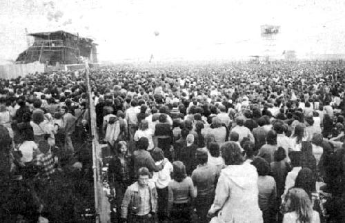 The stage and massive crowd